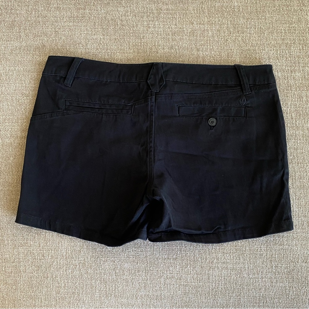 Women’s Volcom Shorts - Picture 2 of 7